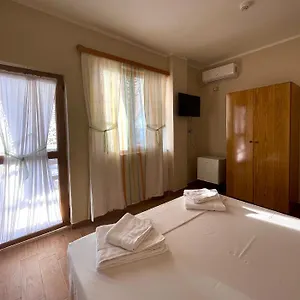 Tekada & Restaurant Hotel