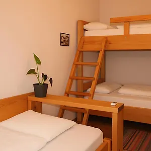 https://cozy-big-central-apartment-with-balcony.hotels-in-tirana.com